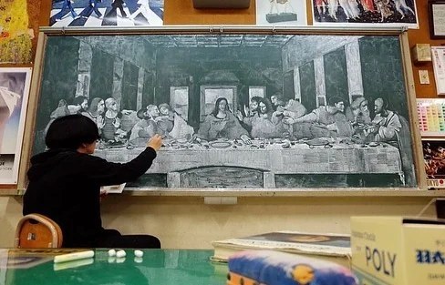 Chalkboard Masterpieces: The Teacher Who Creates Art Only to Erase It