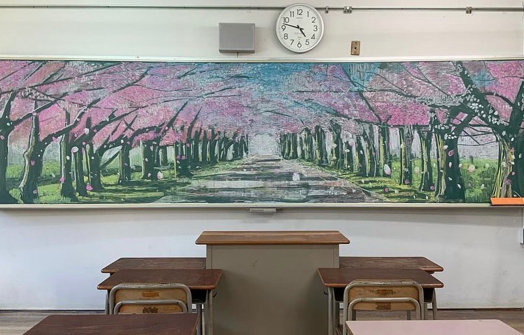 Chalkboard Masterpieces: The Teacher Who Creates Art Only to Erase It