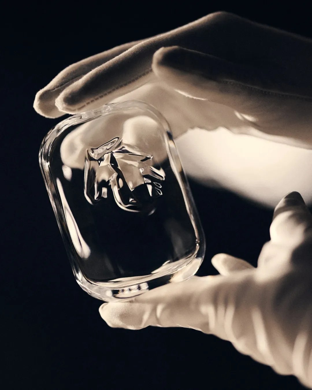 Artisan parfume bottle