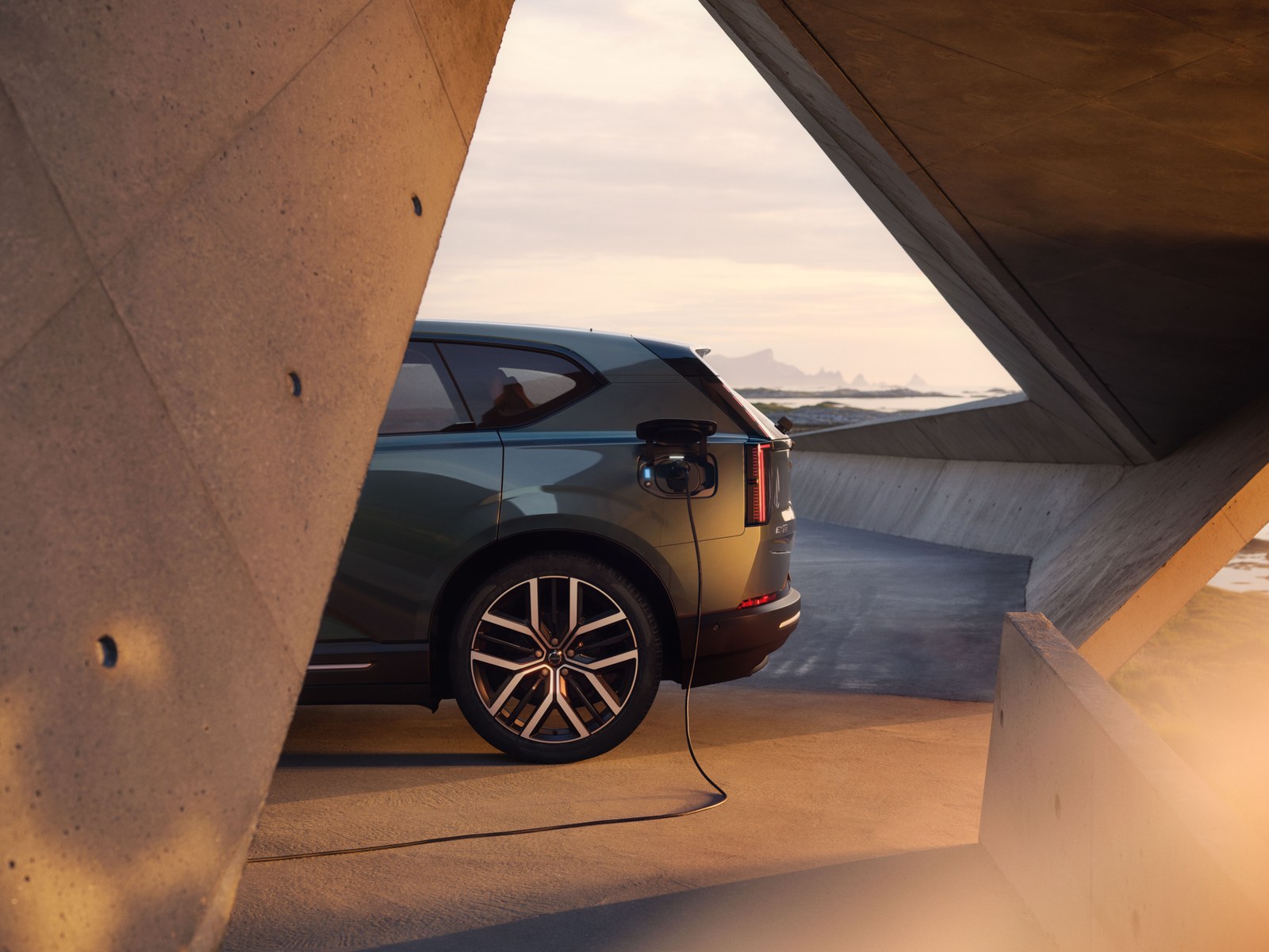 Volvo EX60 Charging, 810 kilometers range