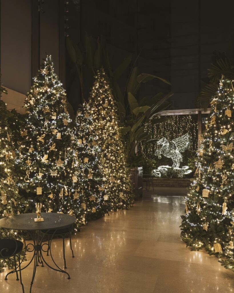 Dior’s 30 Montaigne Turns the Holidays into Street Theater