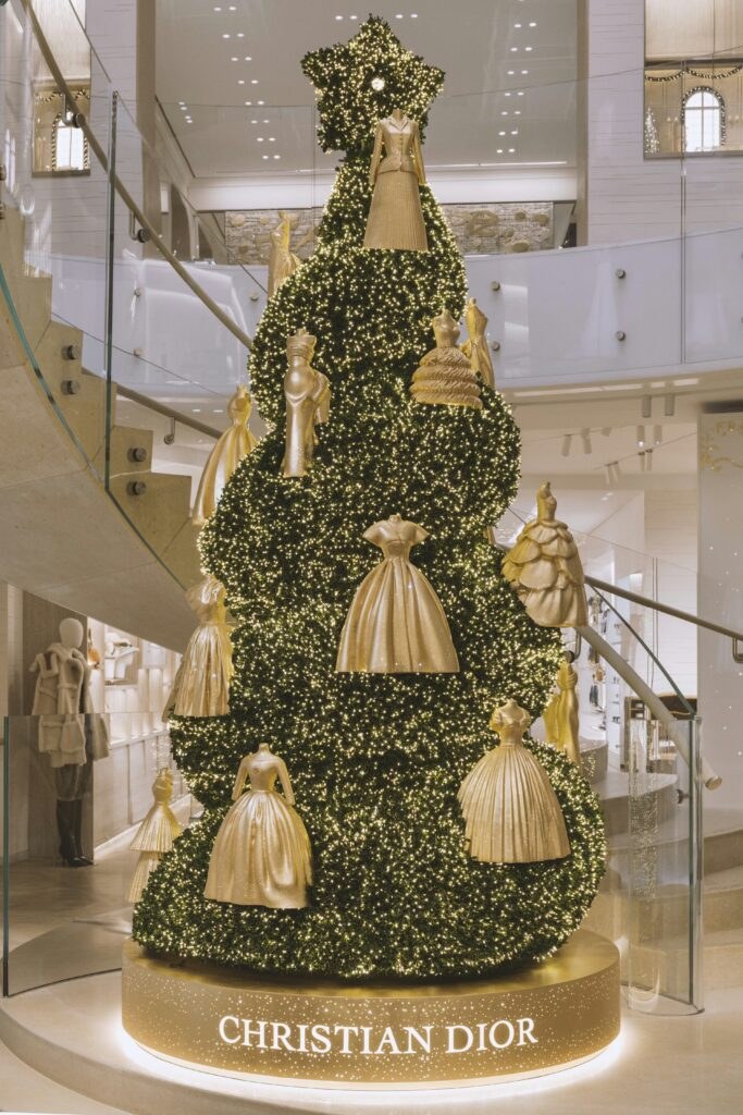 Dior’s 30 Montaigne Turns the Holidays into Street Theater