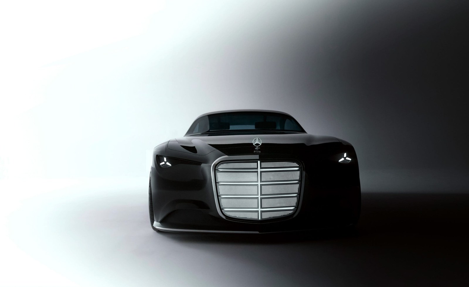 Vision Iconic: Mercedes-Benz Shapes the Future with Lessons from Its Past