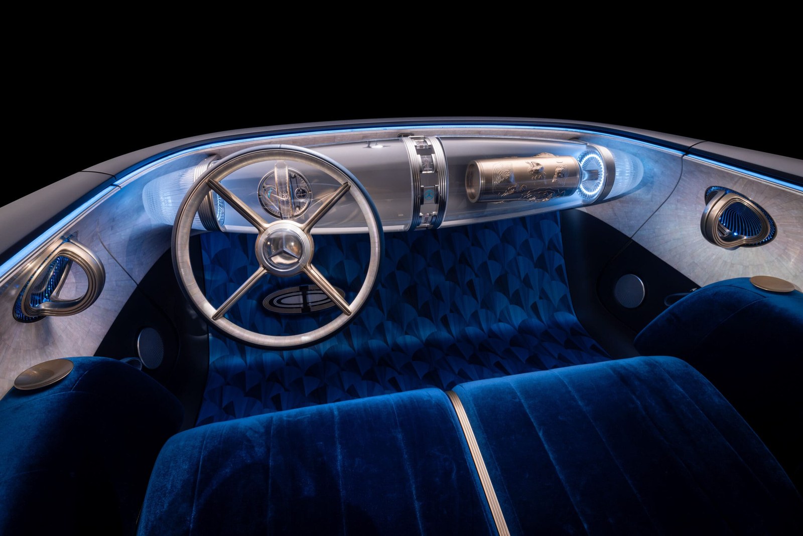 Vision Iconic: Mercedes-Benz Shapes the Future with Lessons from Its Past