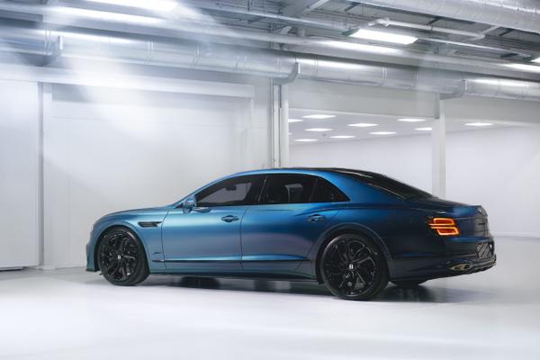 Gradient Authority: Bentley’s first Ombré Flying Spur