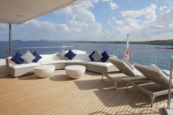 WILLOW cuts to €14.95m: a fast 42m Benetti with charter pedigree