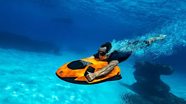 Lamborghini Steps Off the Road and Into the Water