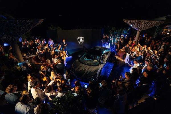 Lamborghini Unveils Temerario Ad Personam Customized for Sardinia