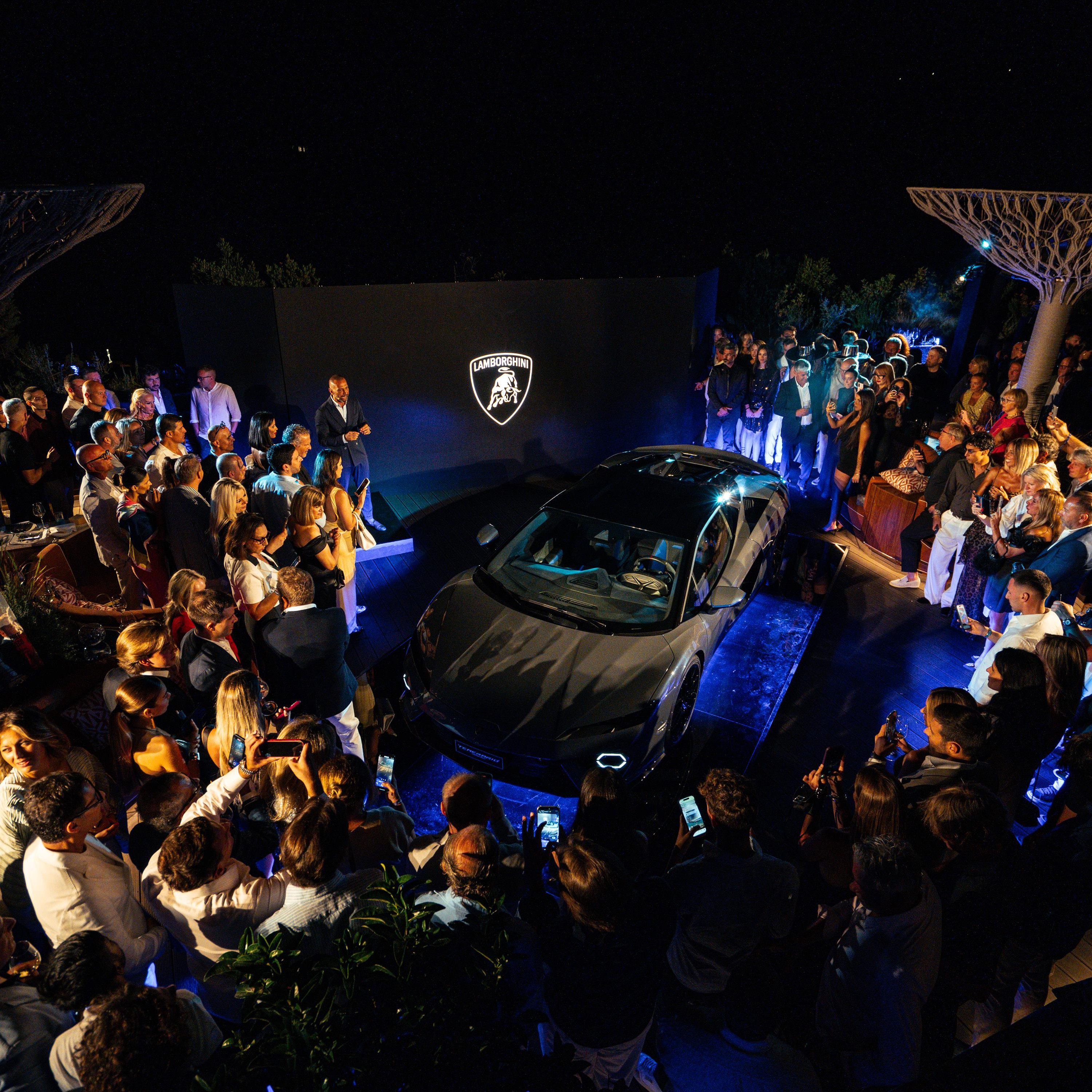 Lamborghini Unveils Temerario Ad Personam Customized for Sardinia