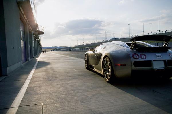 Engineering Excellence Behind the Bugatti Veyron