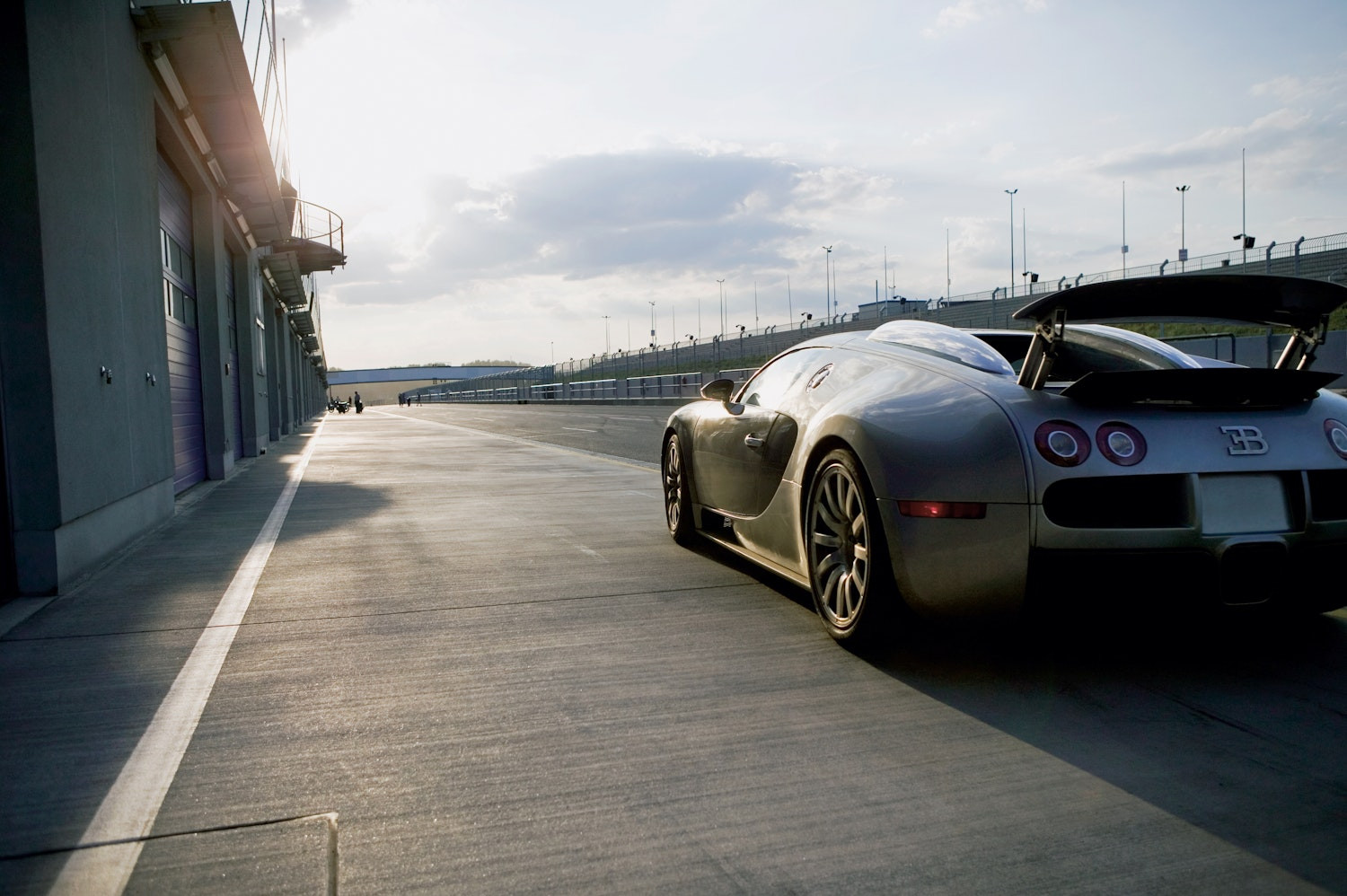 Engineering Excellence Behind the Bugatti Veyron