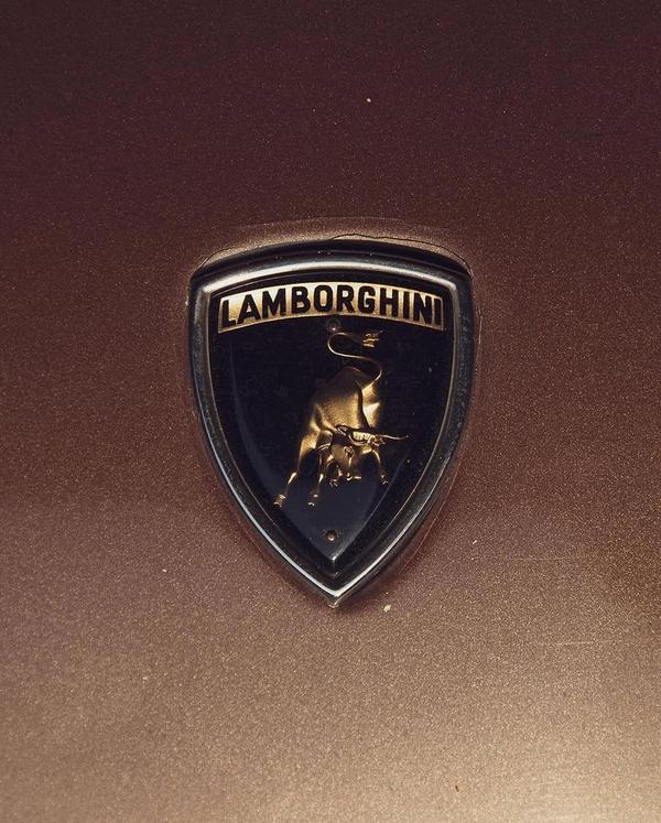 Lost for 40 Years: Rare Lamborghini Miura SV Found Hidden in Italian Palazzo!