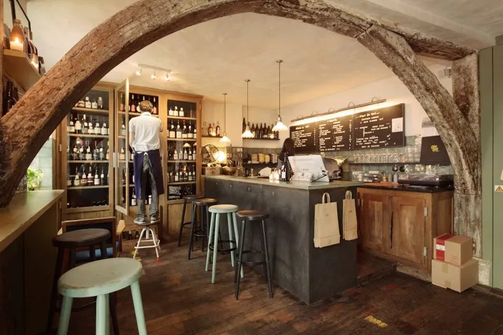 The Sophisticated Traveler’s Guide: Hidden Gems, Essentials, and Dining Like a Local