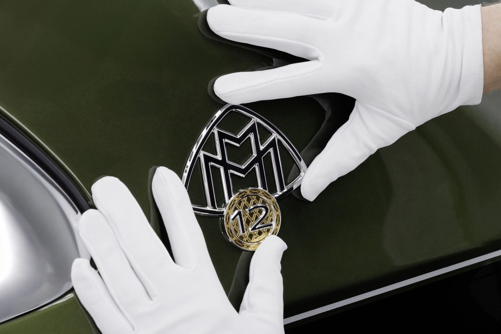 V12 Edition Mercedes-Maybach 1 of 50 Emblem