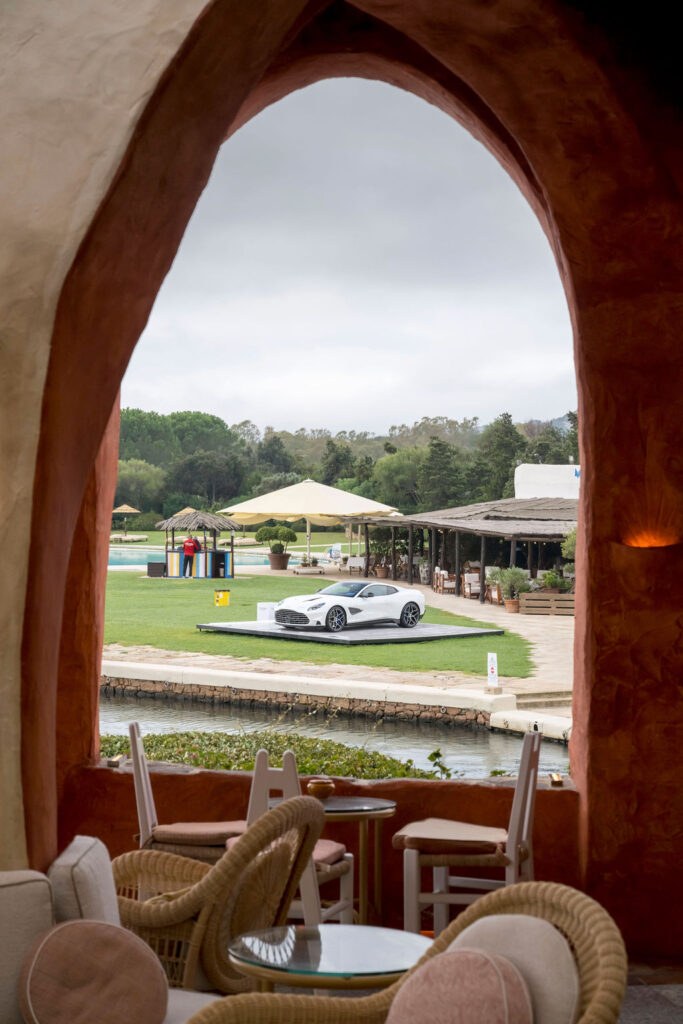 Aston Martin Vanquish V12 – A Drive in Sardinia's Pure Luxury