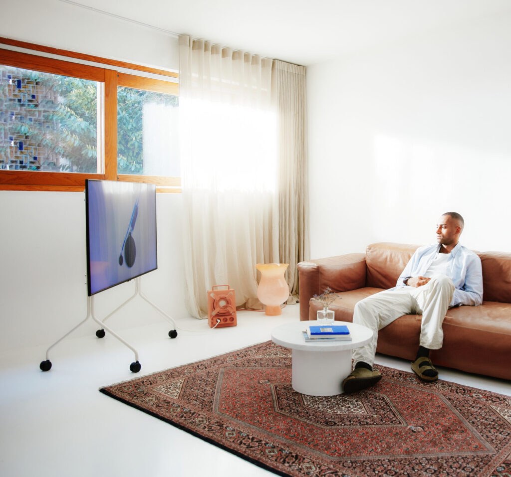 Pedestal – Redefining TV Stands and Beyond