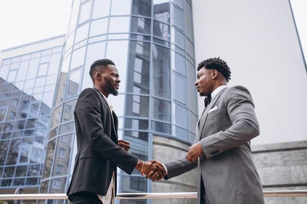 Professional Networking: Essential Etiquette and Style Tips
