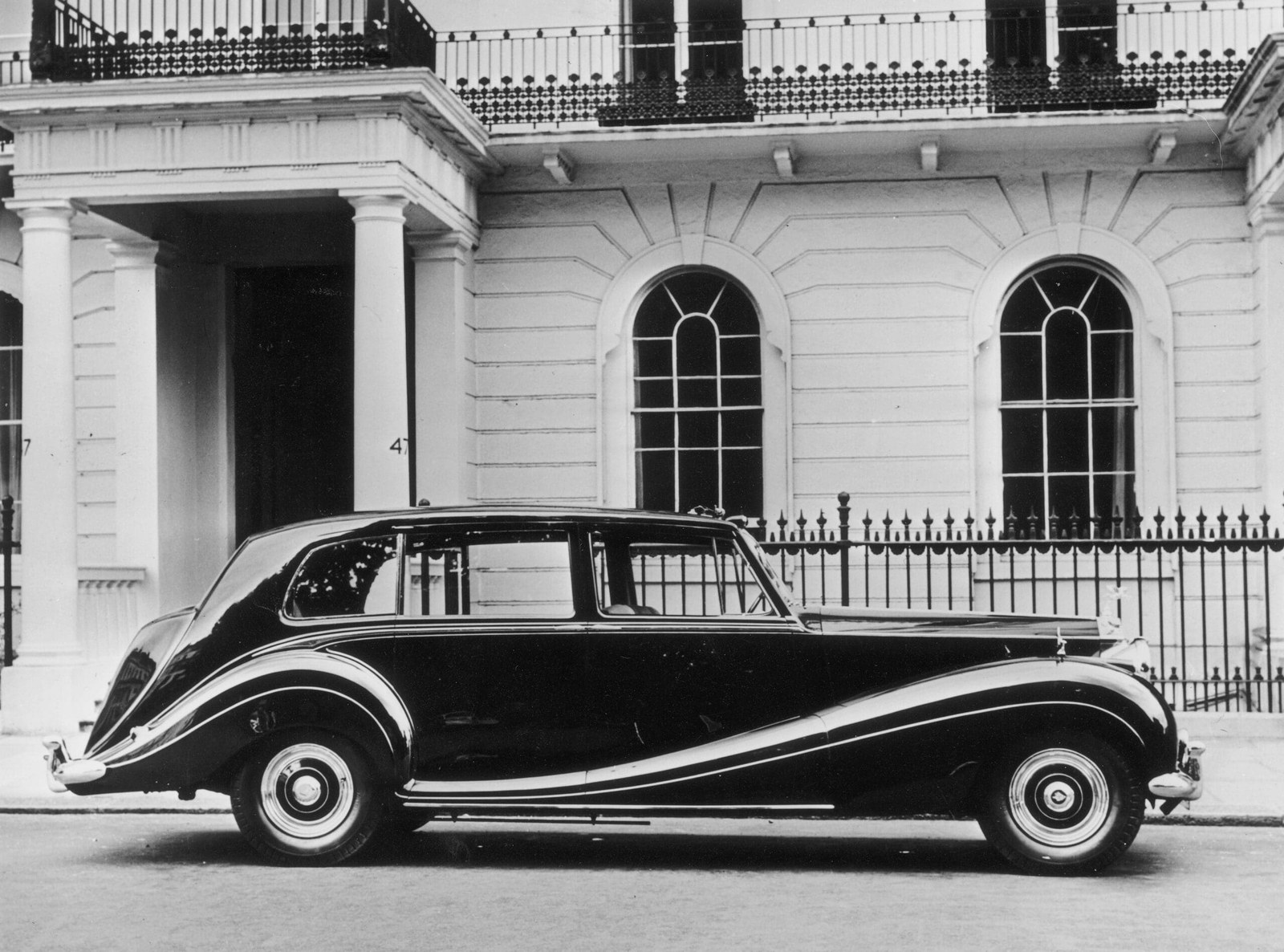 Rolls-Royce Phantom IV Landaulette Side Profile