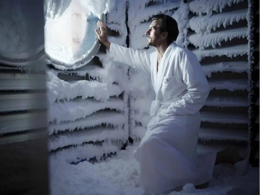 Cryotherapy yacht at sea