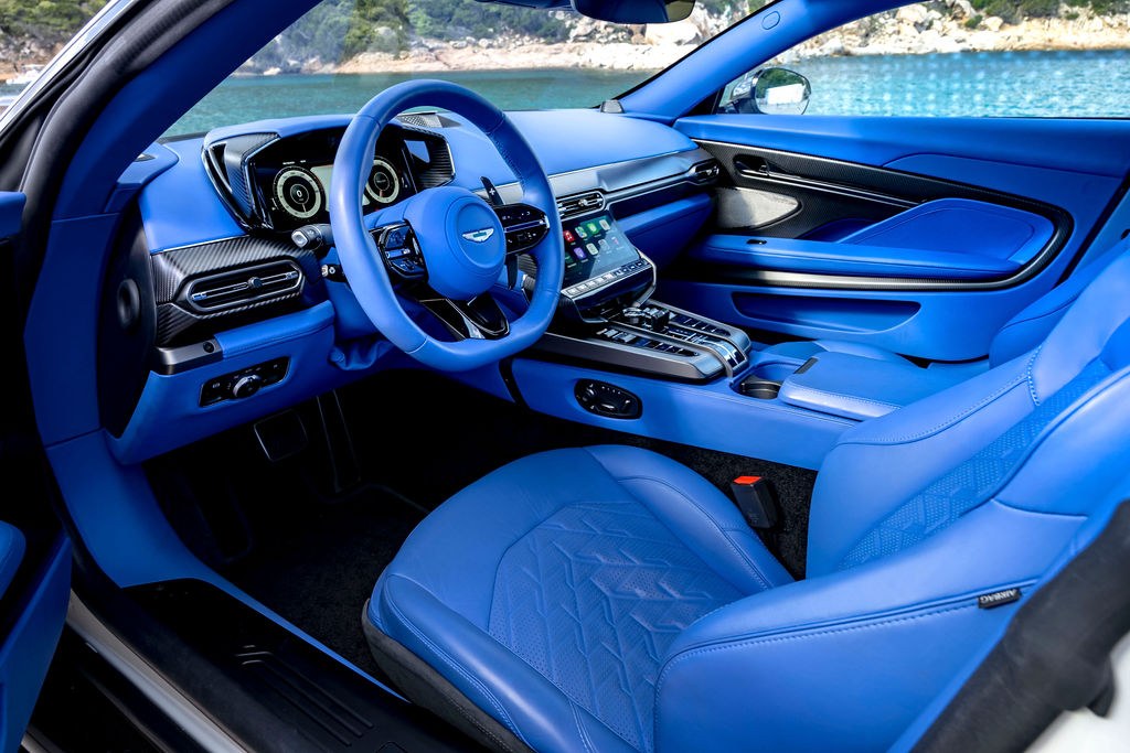 Aston Martin Vanquish V12 – A Drive in Sardinia’s Pure Luxury
