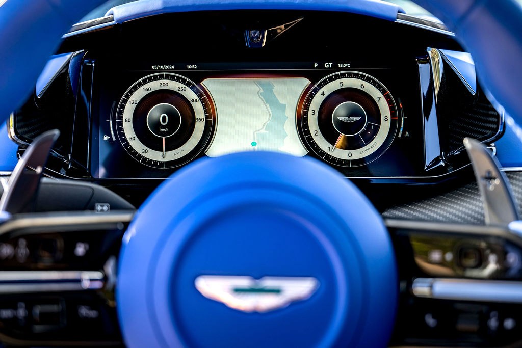 Aston Martin Vanquish V12 – A Drive in Sardinia’s Pure Luxury