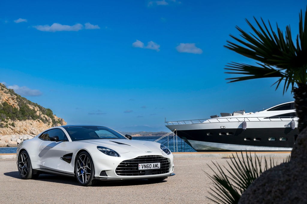 Aston Martin Vanquish V12 – A Drive in Sardinia’s Pure Luxury
