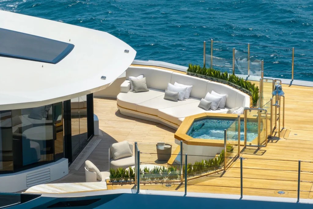 The Yacht “Al Reem” Takes the Aegean
